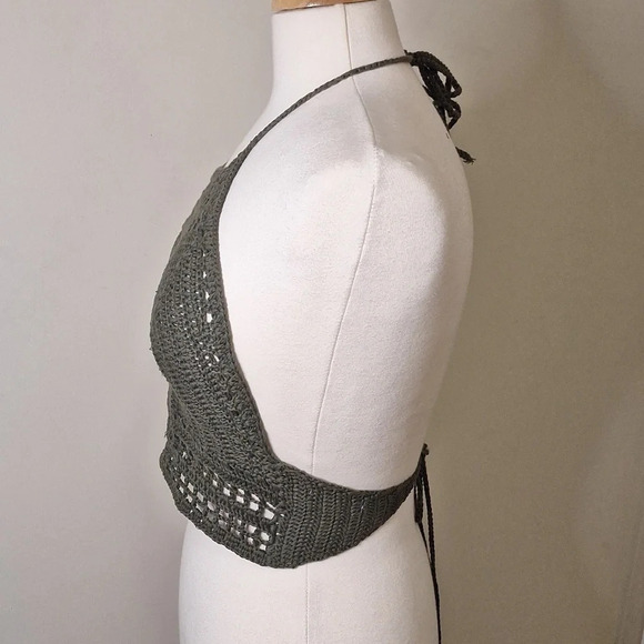 Charolette  Russe crochet lightweight halter top SZ L - Picture 3 of 6